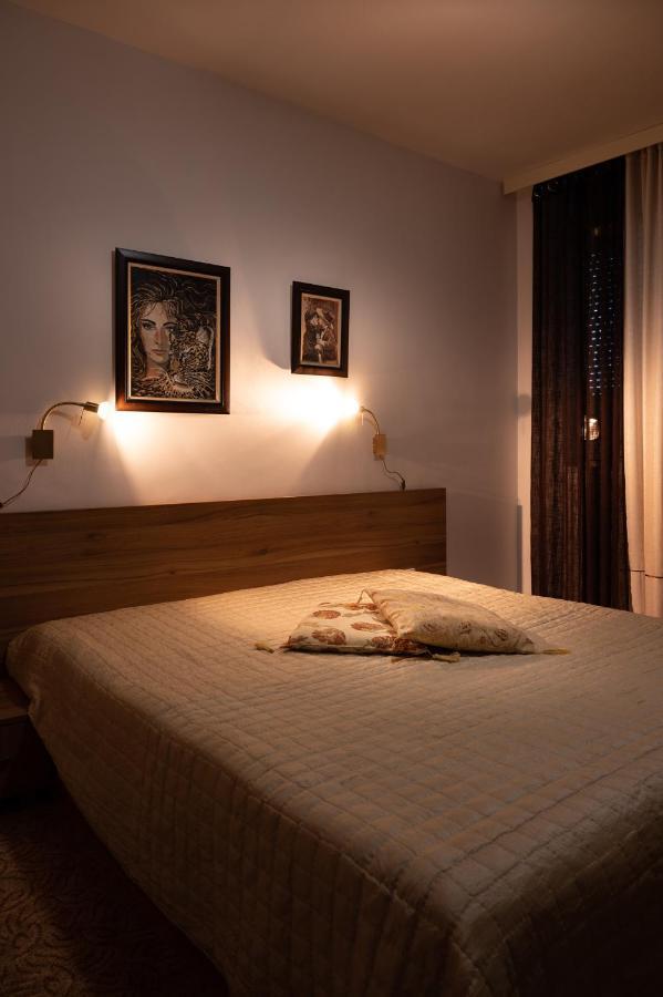 Kalypso Hotel Primorsko Esterno foto