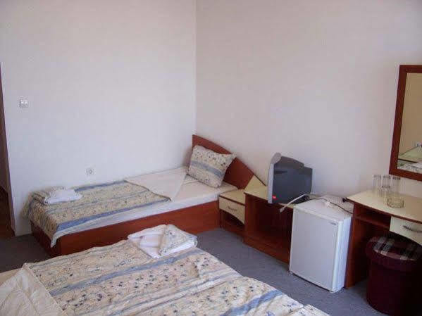 Kalypso Hotel Primorsko Esterno foto